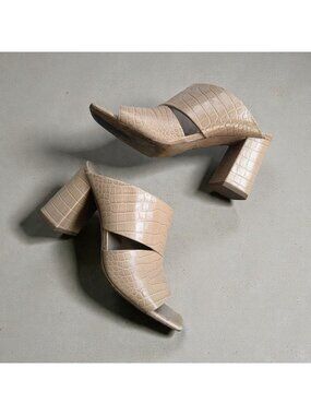 VINCE Beige Croc Embossed Leather Heels Sandals Size 37.5 / US 7.5